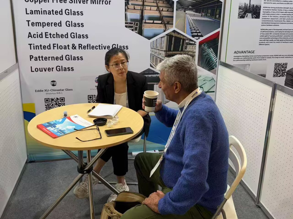 معرض GlassBuild America